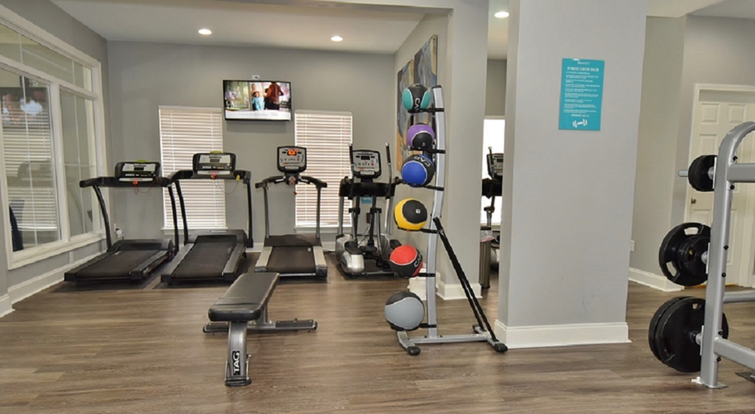 Fitness center at Oakbrook Apartments
