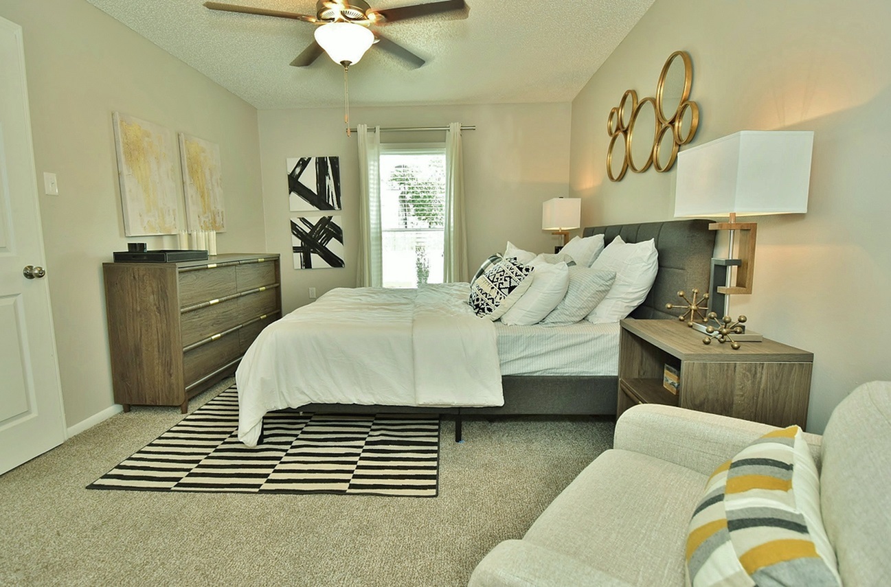 Spacious model bedroom with a ceiling fan at Oakbrook Apartments