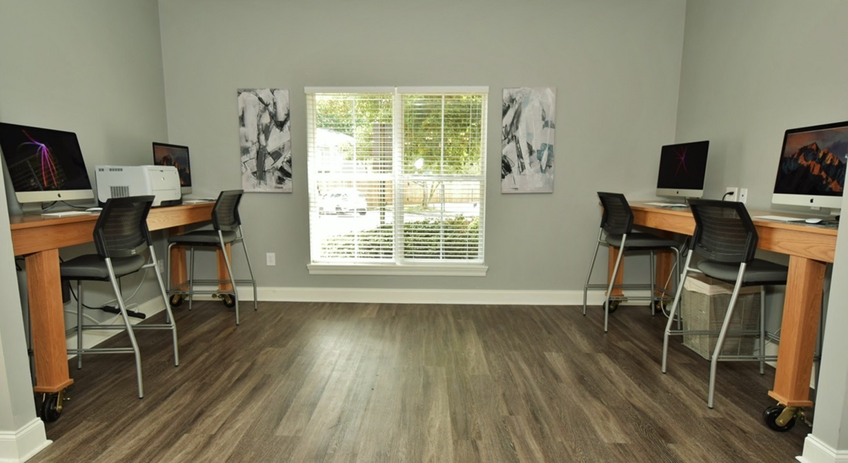 Study lounge with printer at Oakbrook Apartments